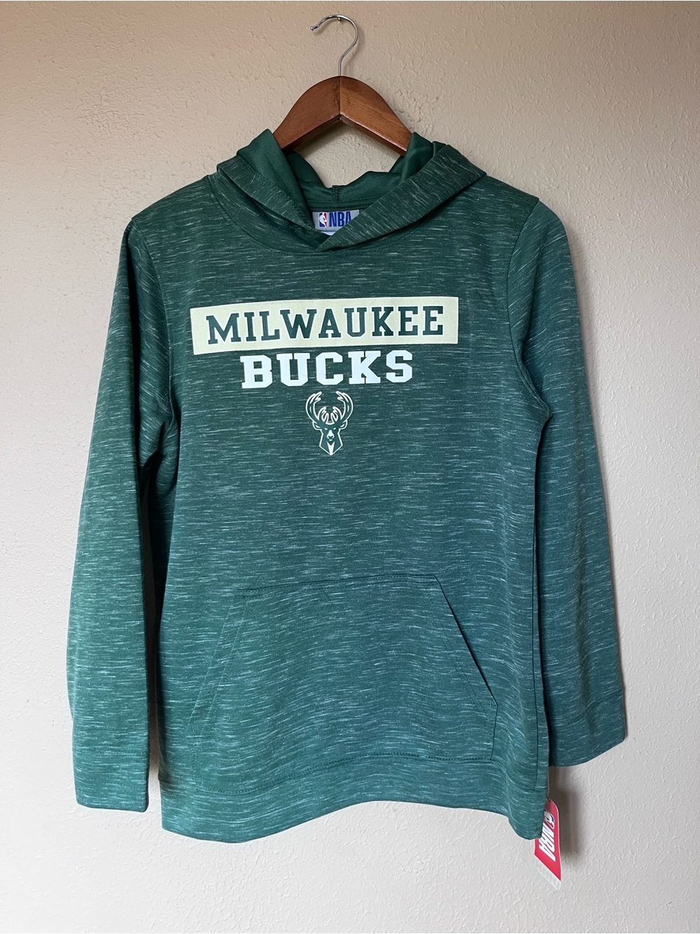 NWT Milwaukee Bucks NBA sweatshirt hoodie youth boys 14/16 green basketball
